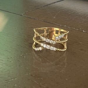 Gold diamond ring